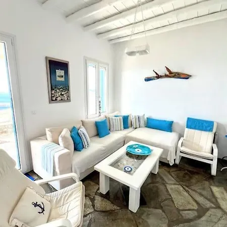 Villa Aggeliki's Cycladic By Hostandros Mpatsi