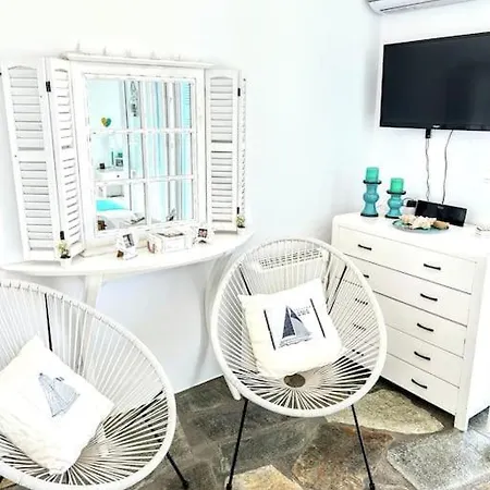 Villa Aggeliki's Cycladic By Hostandros *