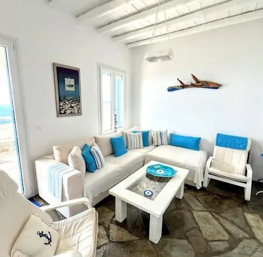 Villa Aggeliki's Cycladic By Hostandros Mpatsi